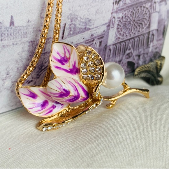 BETSEY JOHNSON Purple & White Flower Necklace
